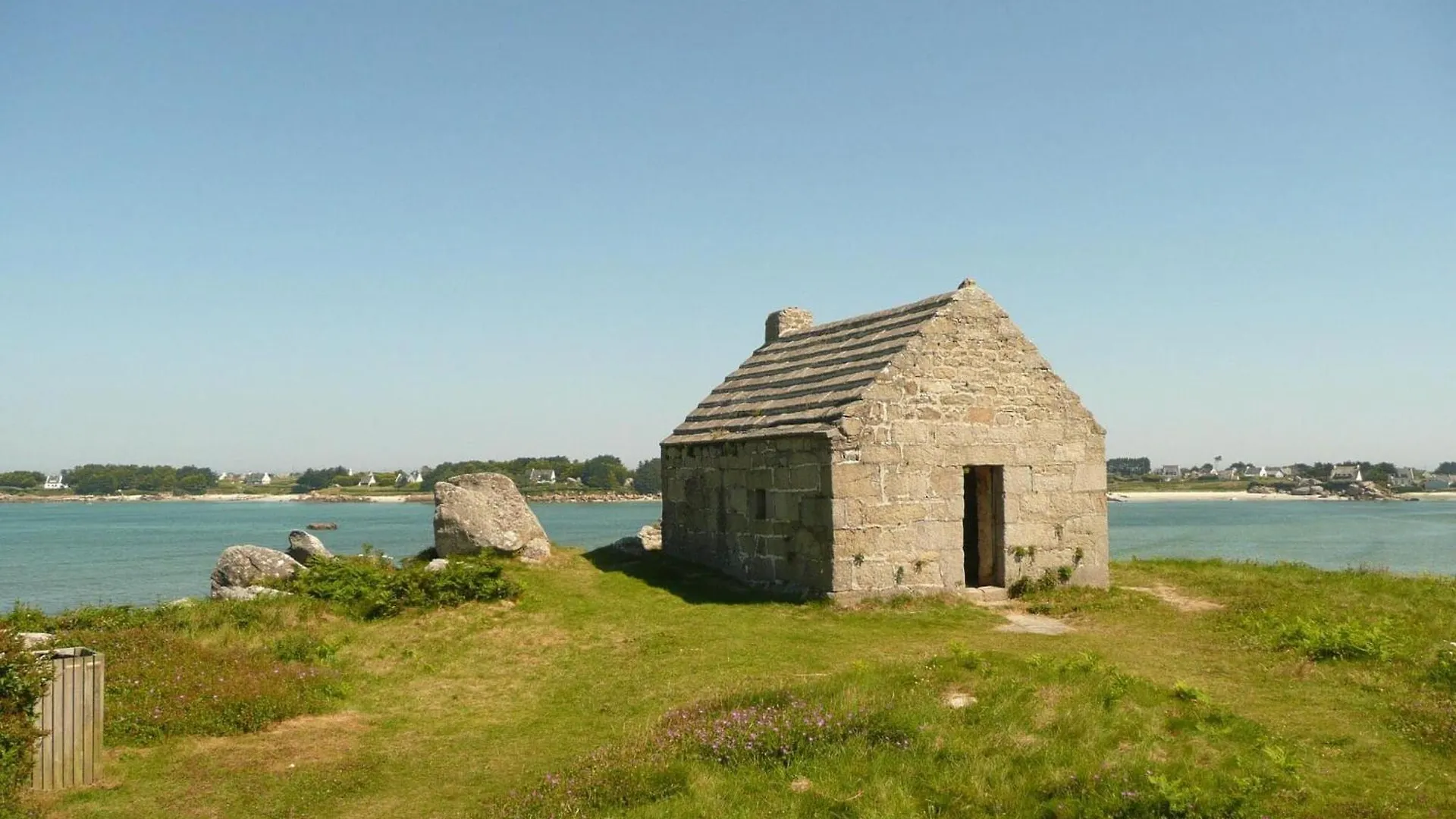 Charming Holiday Home In A Top Location By The Sea Guissény 0*,  프랑스